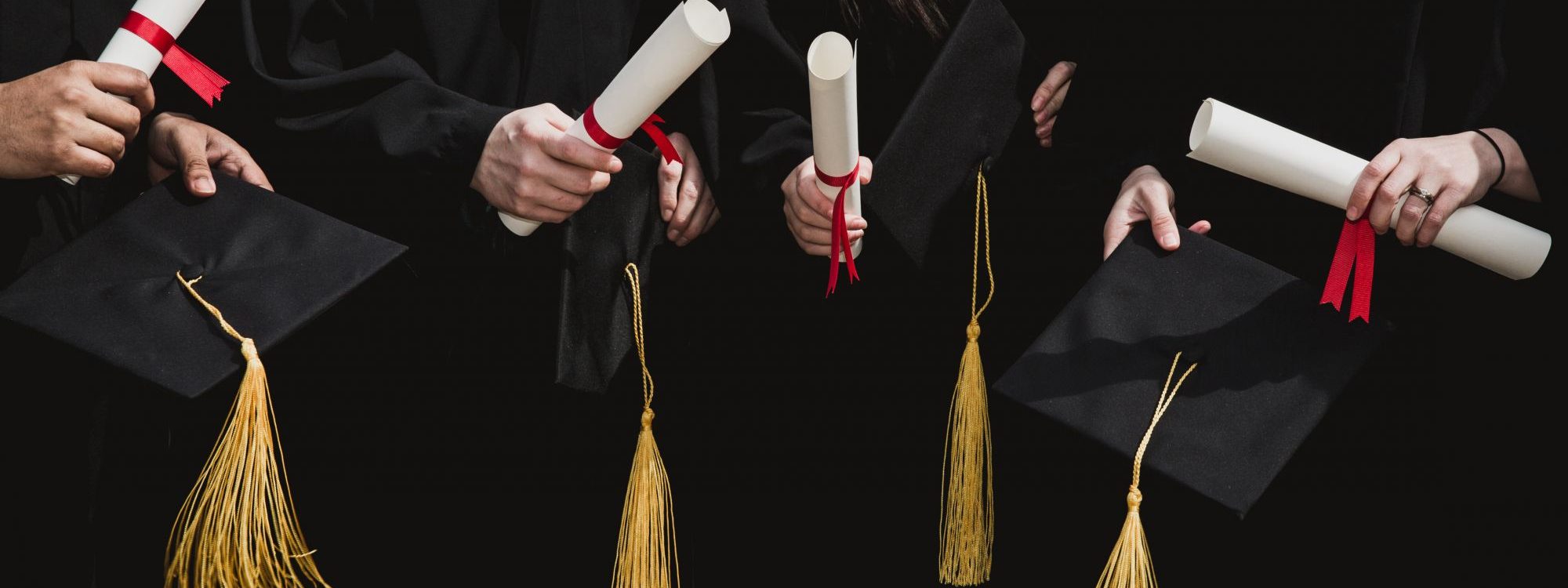 FOUR GRAD STUDENTS CAPS AND DIPLOMAS 2000X750 | Maarif Education Quelles sont les informations à retenir pour Parcoursup ? Bischwiller