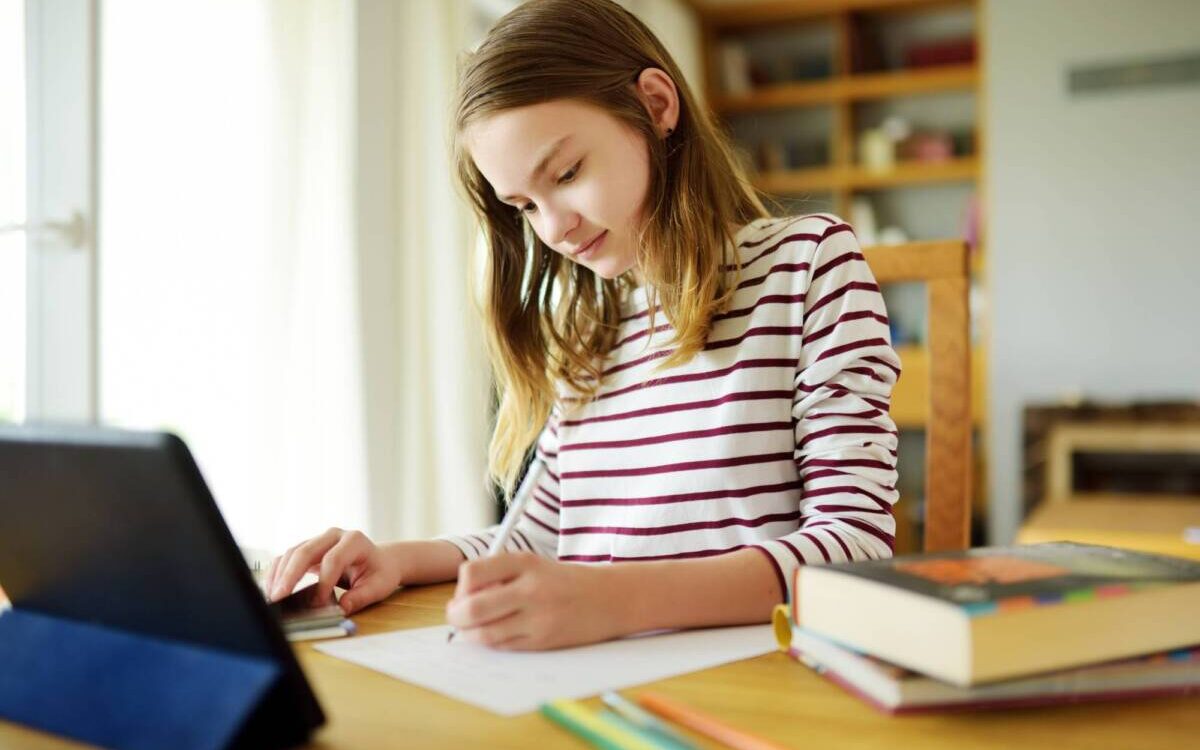 APPRENDRE_LANGUE_ENFANT 1200X750 | Maarif Education Comment améliorer sa conjugaison en français ? Strasbourg